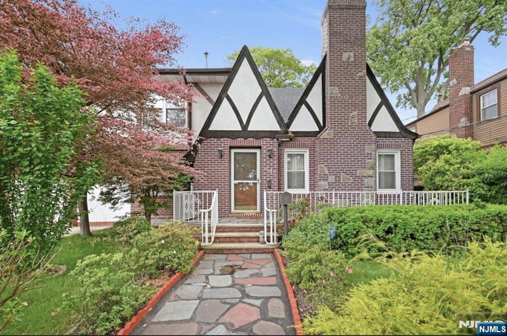 497 Oakdene Avenue Ridgefield, NJ 07657 - Photo 1 of 28 front view of a house