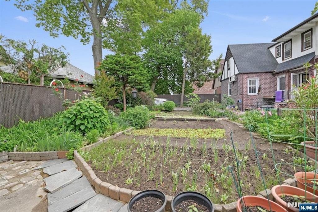 497 Oakdene Avenue Ridgefield, NJ 07657 - Photo 3 of 28