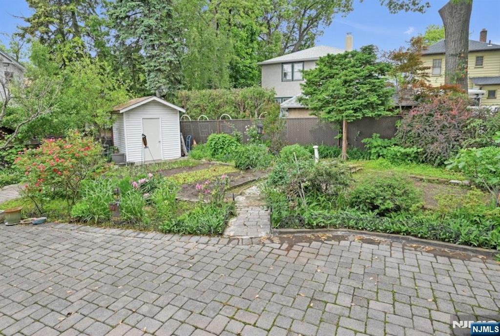 497 Oakdene Avenue Ridgefield, NJ 07657 - Photo 4 of 28 a front view of a house with garden