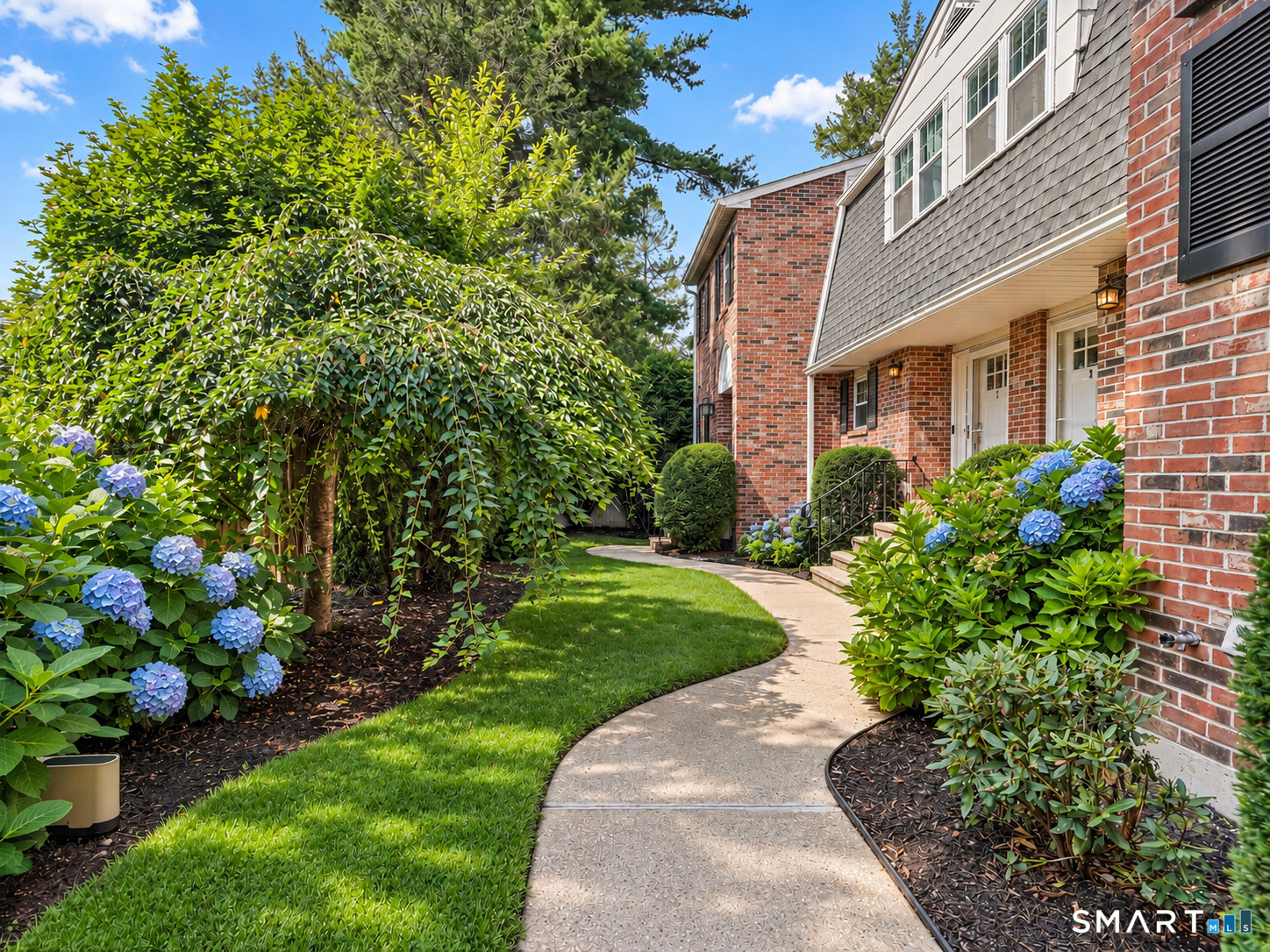 19 Colonial Road, Unit 6 Stamford, CT 06906 - Photo 3 of 29 Gallery Image 3