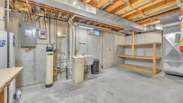 $579,900 | 909 Country Club Lane, Fond du Lac, WI 54935