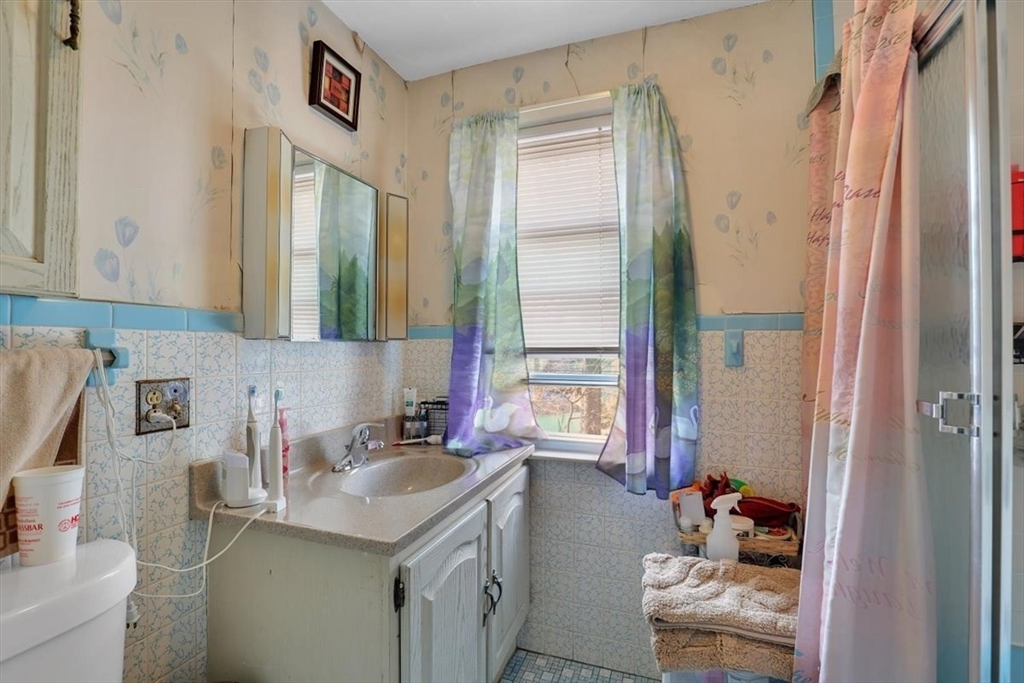 78 Governor Street Springfield, MA 01104 - Photo 15 of 31