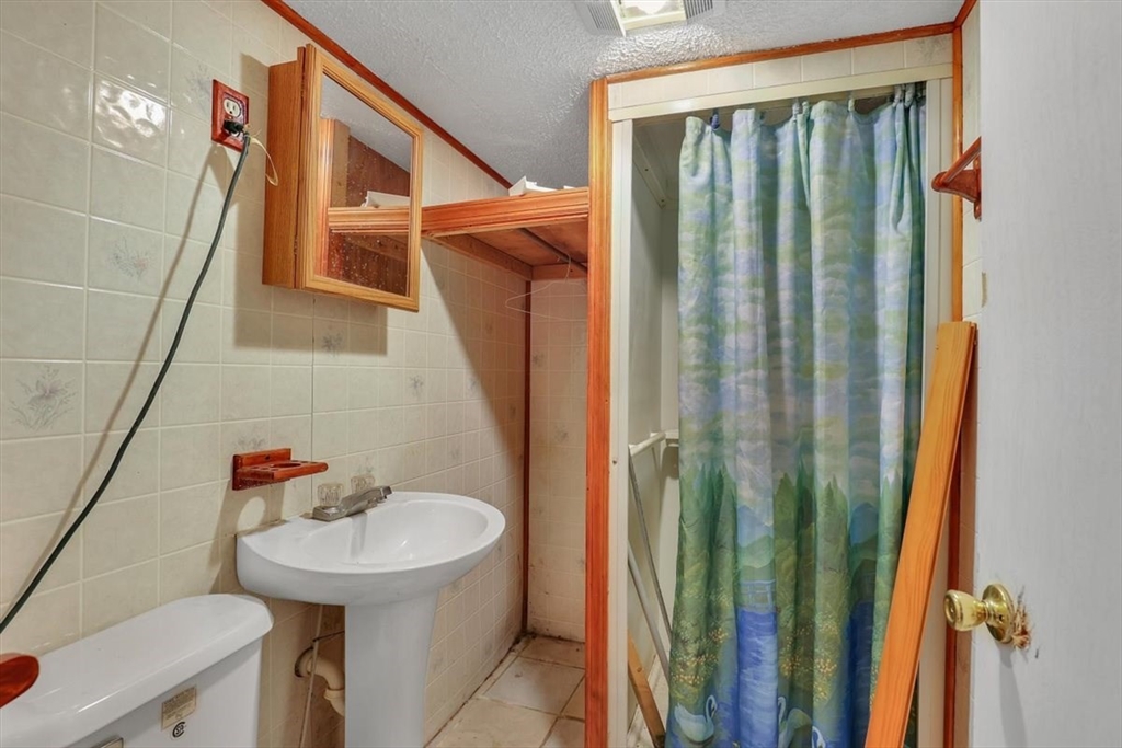 78 Governor Street Springfield, MA 01104 - Photo 21 of 31