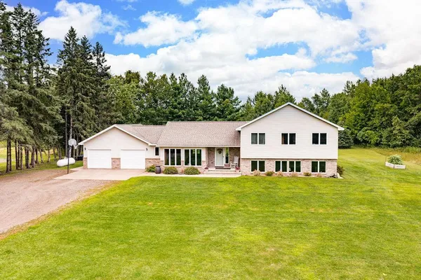 $489,000 | 321 Carriage Hill Drive West, Hinckley, MN 55037