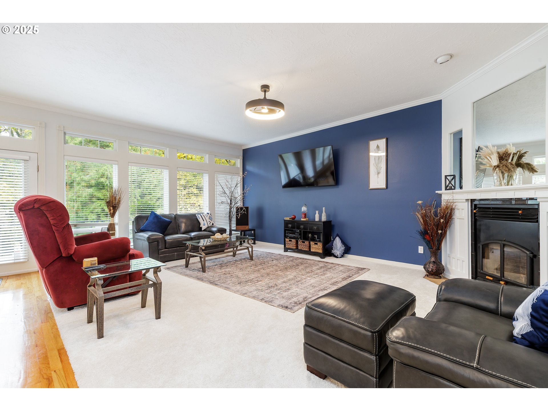 2573 Southeast Morlan Way Gresham, OR 97080 - Photo 20 of 47 a living room with furniture and a flat screen tv