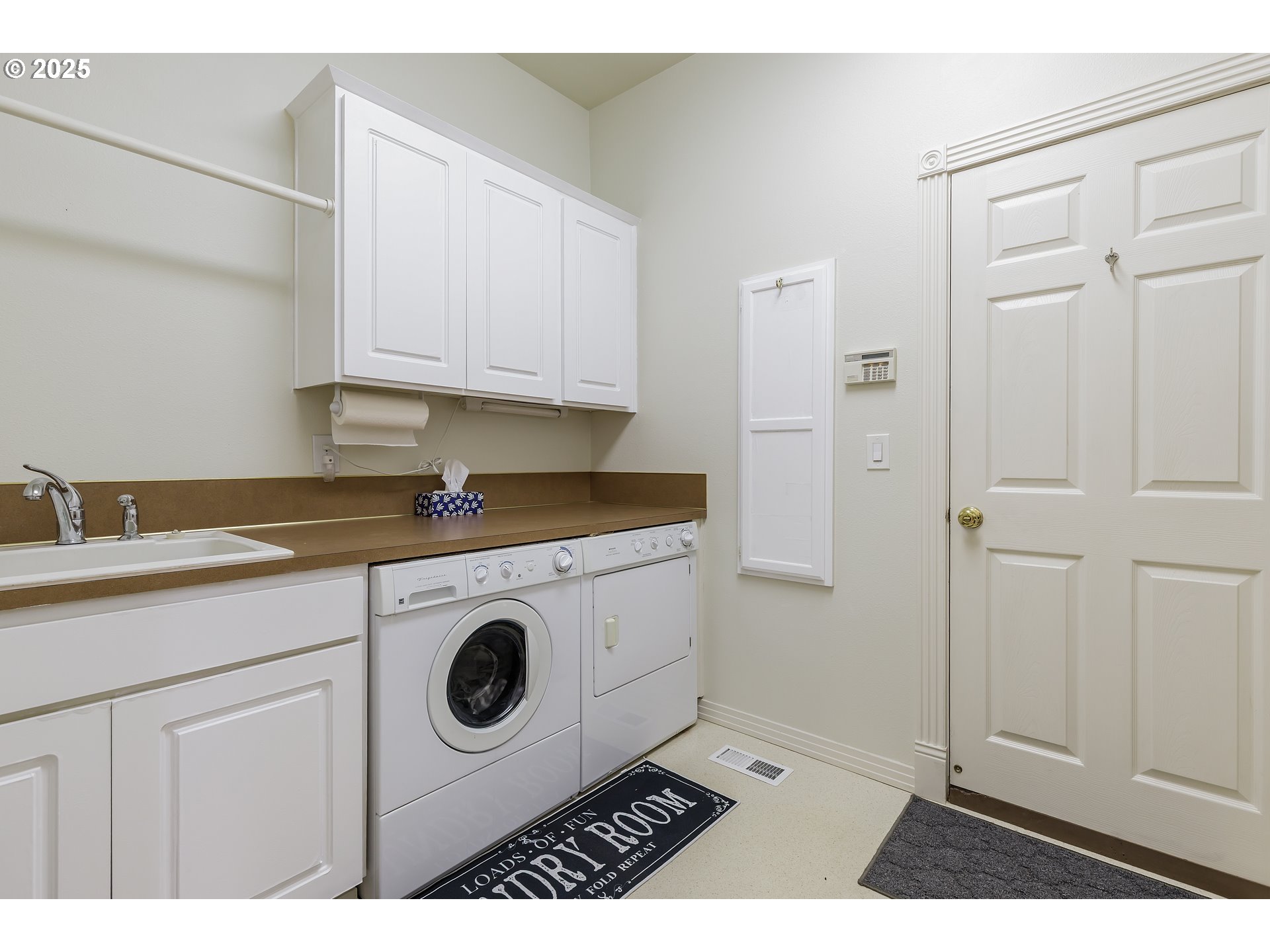 2573 Southeast Morlan Way Gresham, OR 97080 - Photo 25 of 47 a view of cabinets and utility