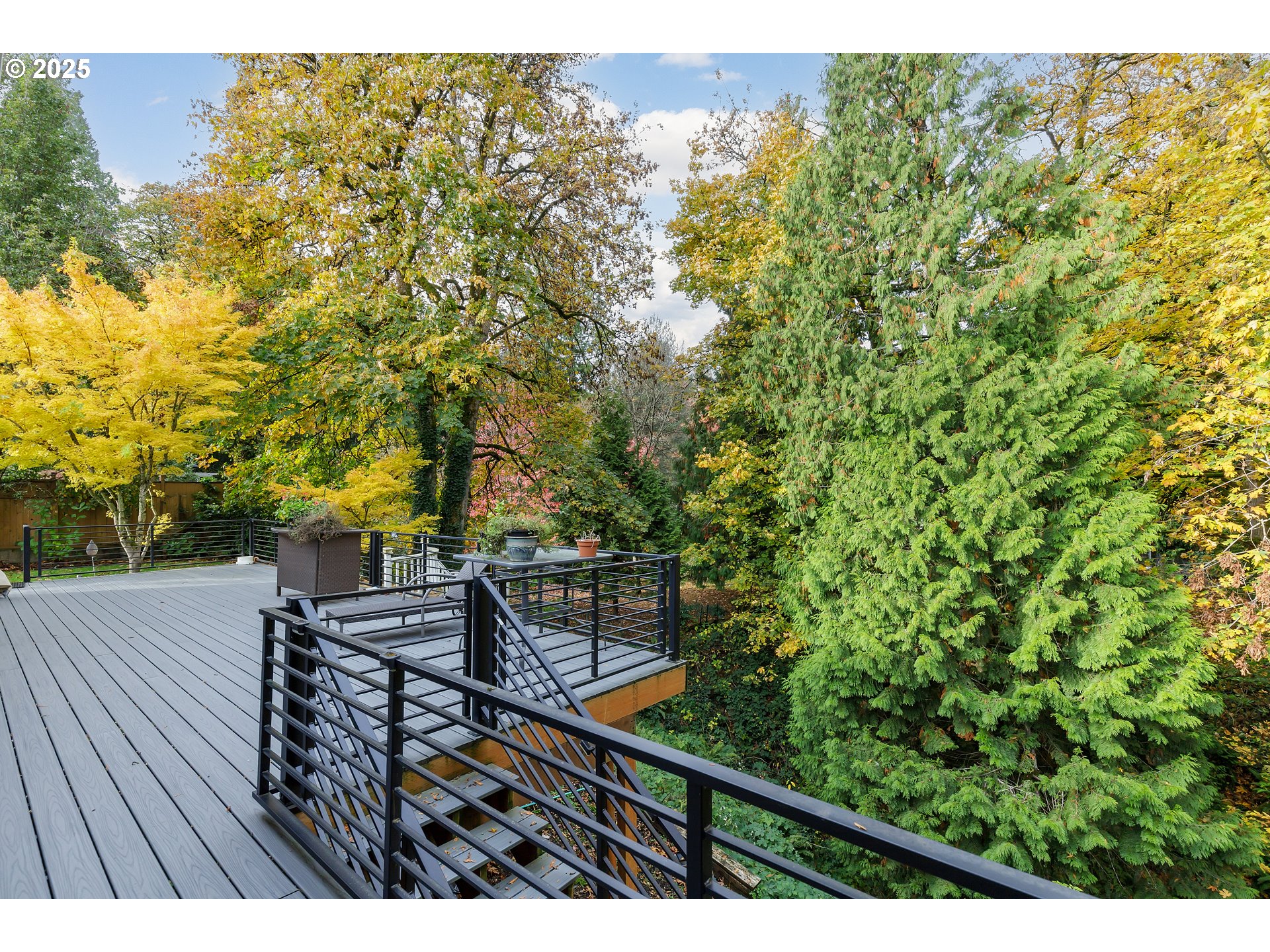 2573 Southeast Morlan Way Gresham, OR 97080 - Photo 45 of 47 a view of outdoor space and garden