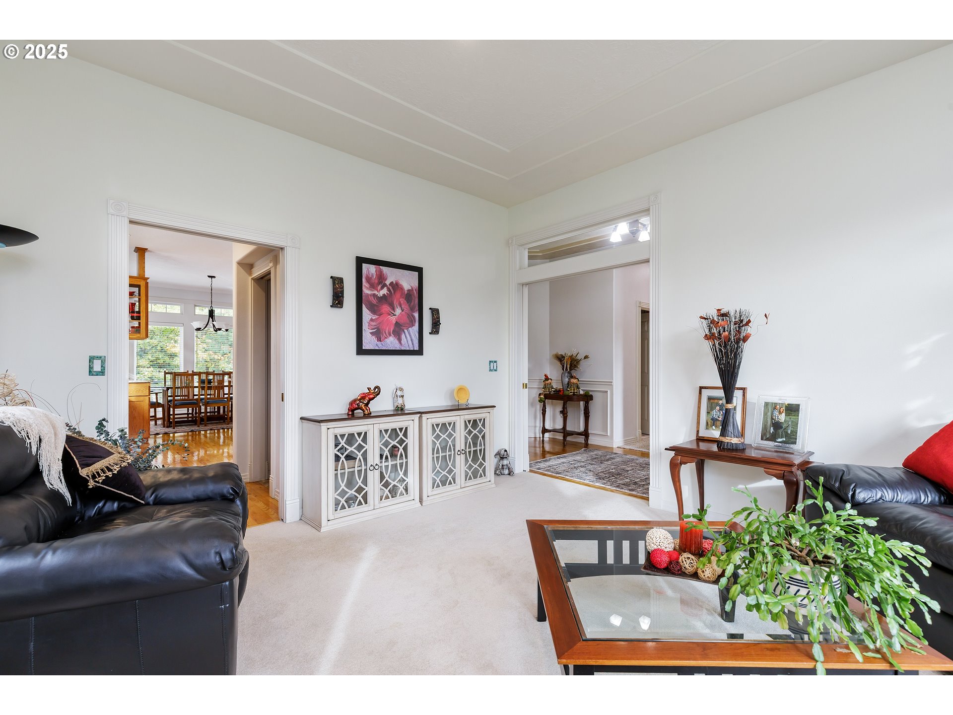 2573 Southeast Morlan Way Gresham, OR 97080 - Photo 9 of 47 a living room with furniture and flowers