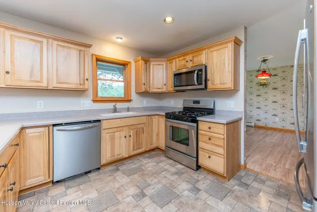 $875,000 | 18 Jomar Lane, Olivebridge, NY 12461