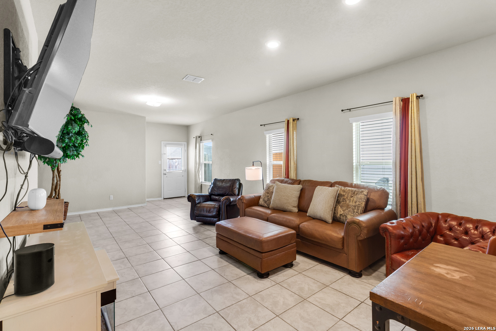 5919 Poolside Park Converse, TX 78109 - Photo 7 of 25 a living room with furniture and a potted plant
