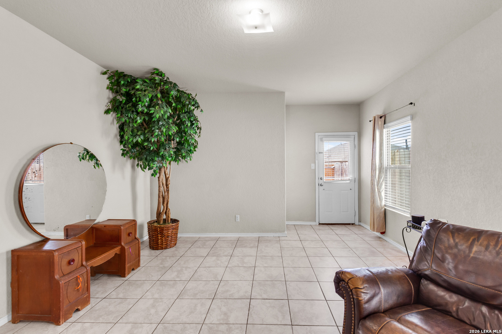 5919 Poolside Park Converse, TX 78109 - Photo 9 of 25 a living room with furniture