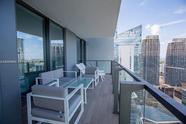 68 Southeast 6th Street, Unit 3210 Miami, FL 33131 - Photo 3 of 23