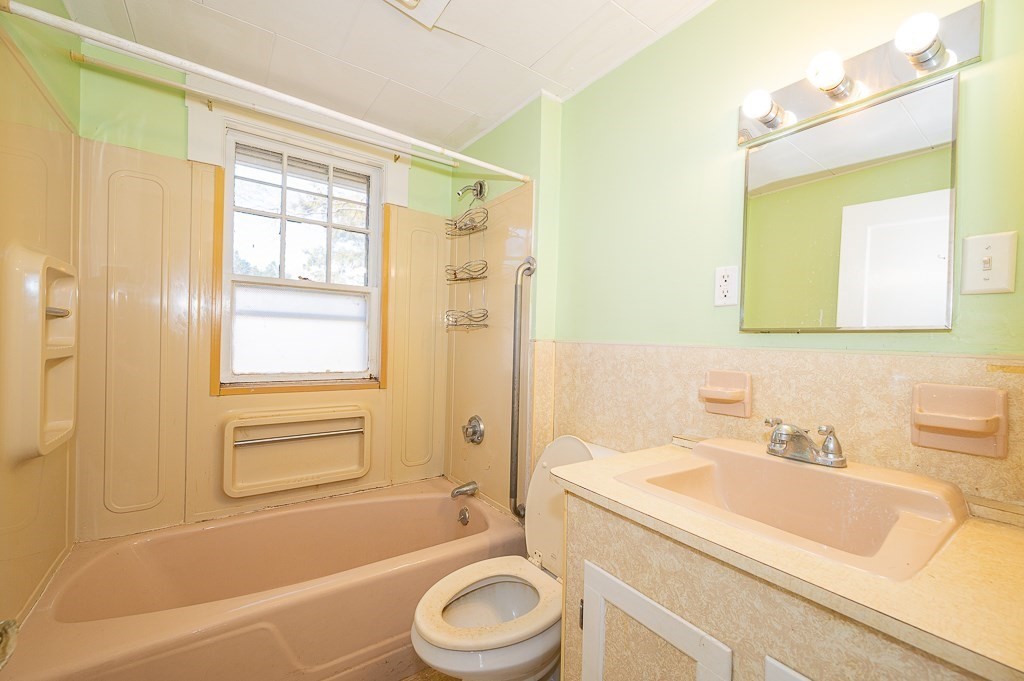 223 Whitins Road Sutton, MA 01590 - Photo 14 of 30