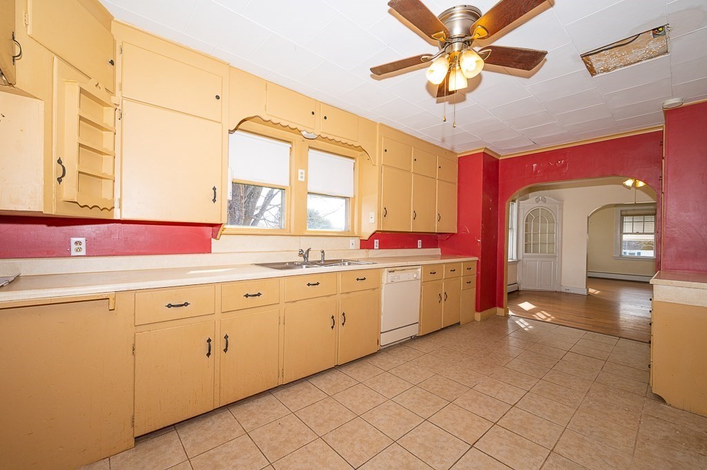 223 Whitins Road Sutton, MA 01590 - Photo 4 of 30