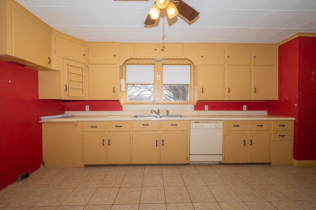 223 Whitins Road Sutton, MA 01590 - Photo 5 of 30