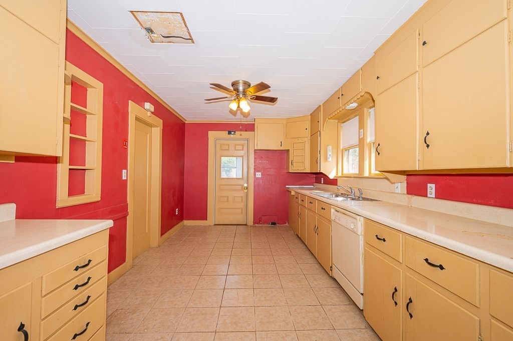 223 Whitins Road Sutton, MA 01590 - Photo 6 of 30