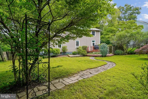 $799,999 | 16 Maple Avenue, Washington Grove, MD 20880