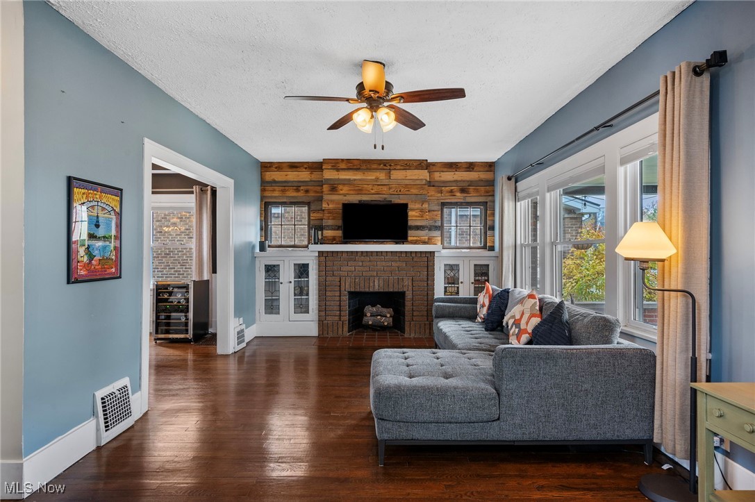 2231 Cranston Road Cleveland, OH 44118 - Photo 6 of 35 Gallery Image 6