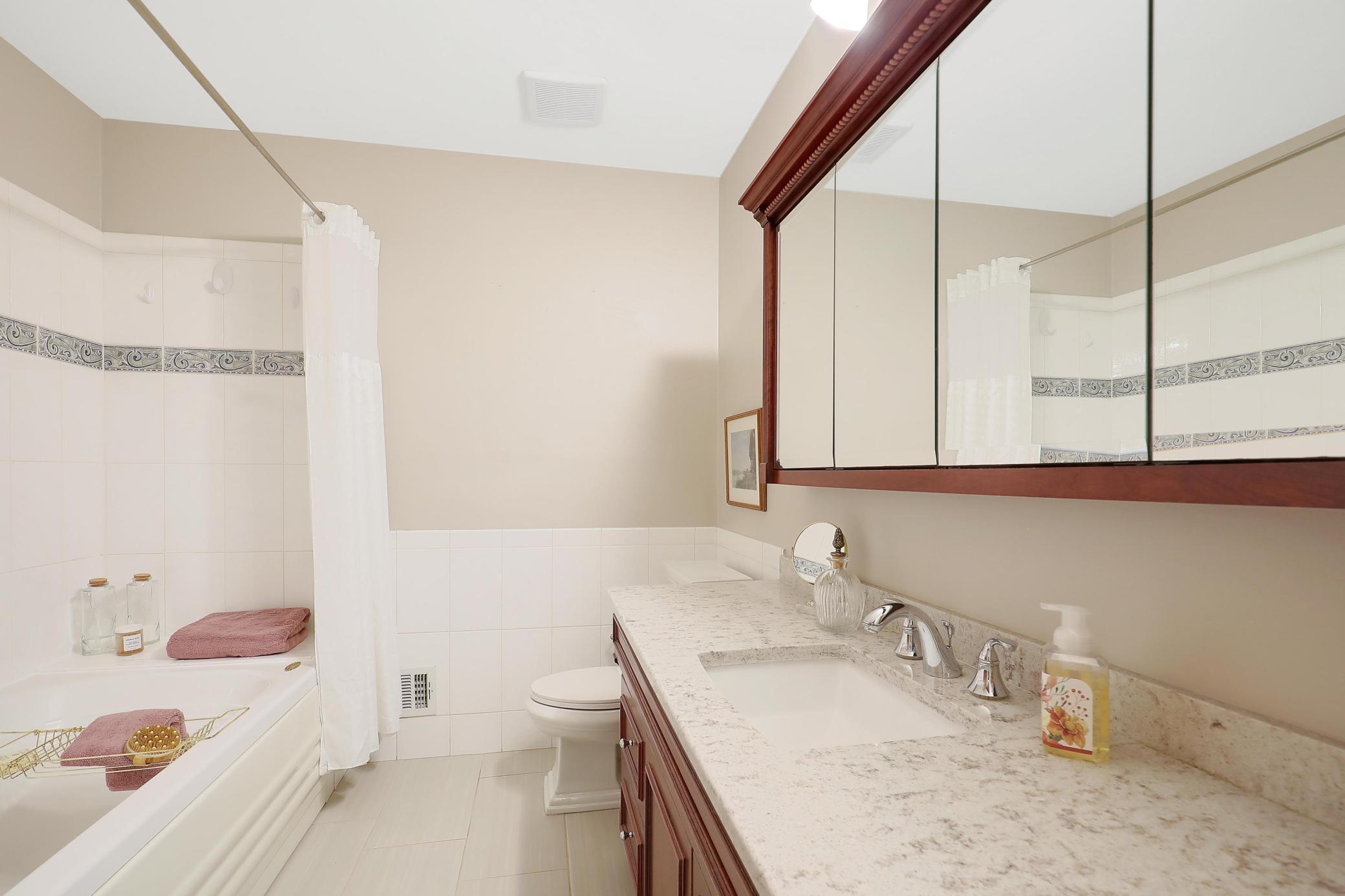 8829 Lakeview Road Bloomington, MN 55438 - Photo 13 of 32 Gallery Image 13