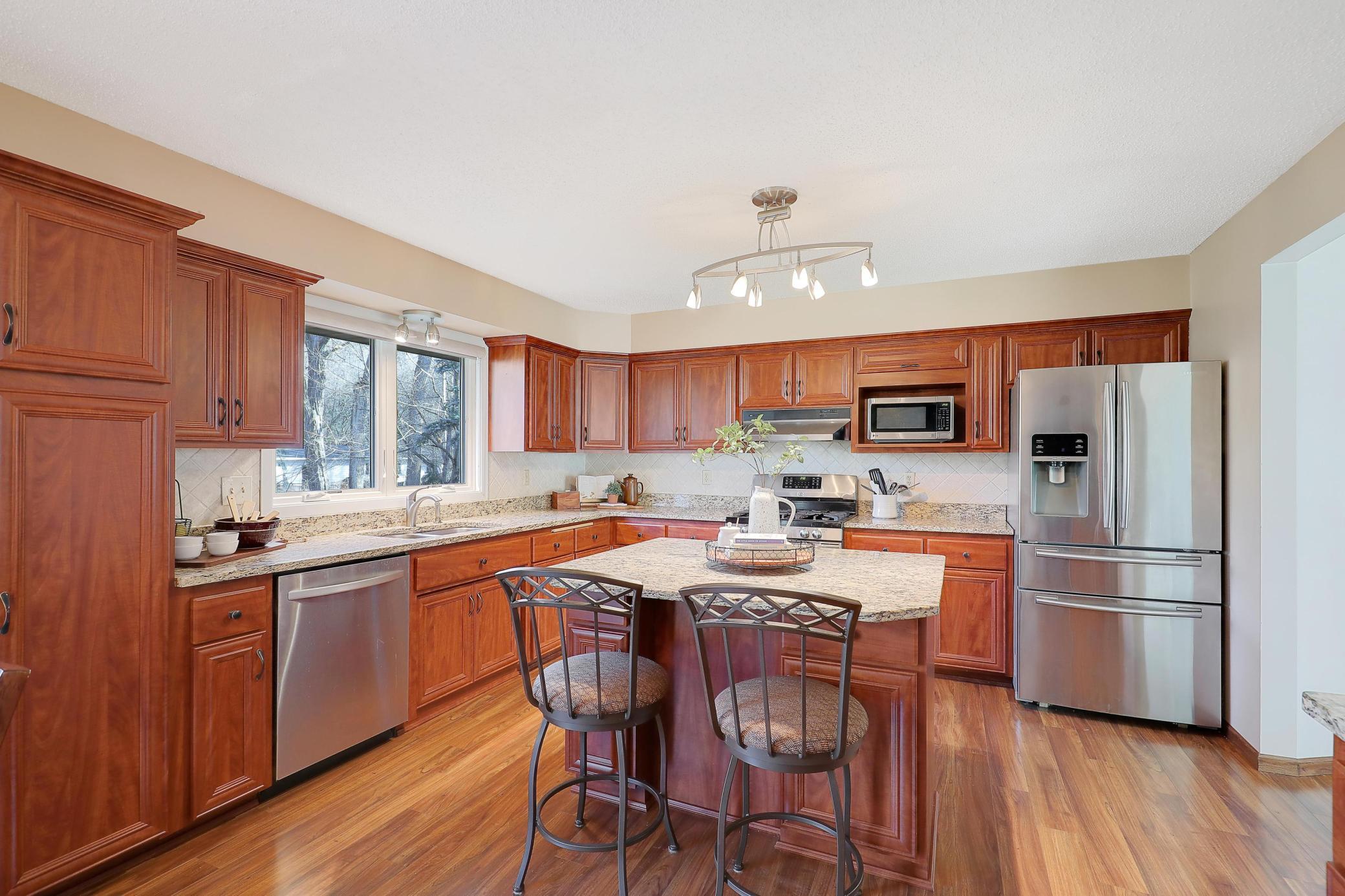 8829 Lakeview Road Bloomington, MN 55438 - Photo 6 of 32 Gallery Image 6