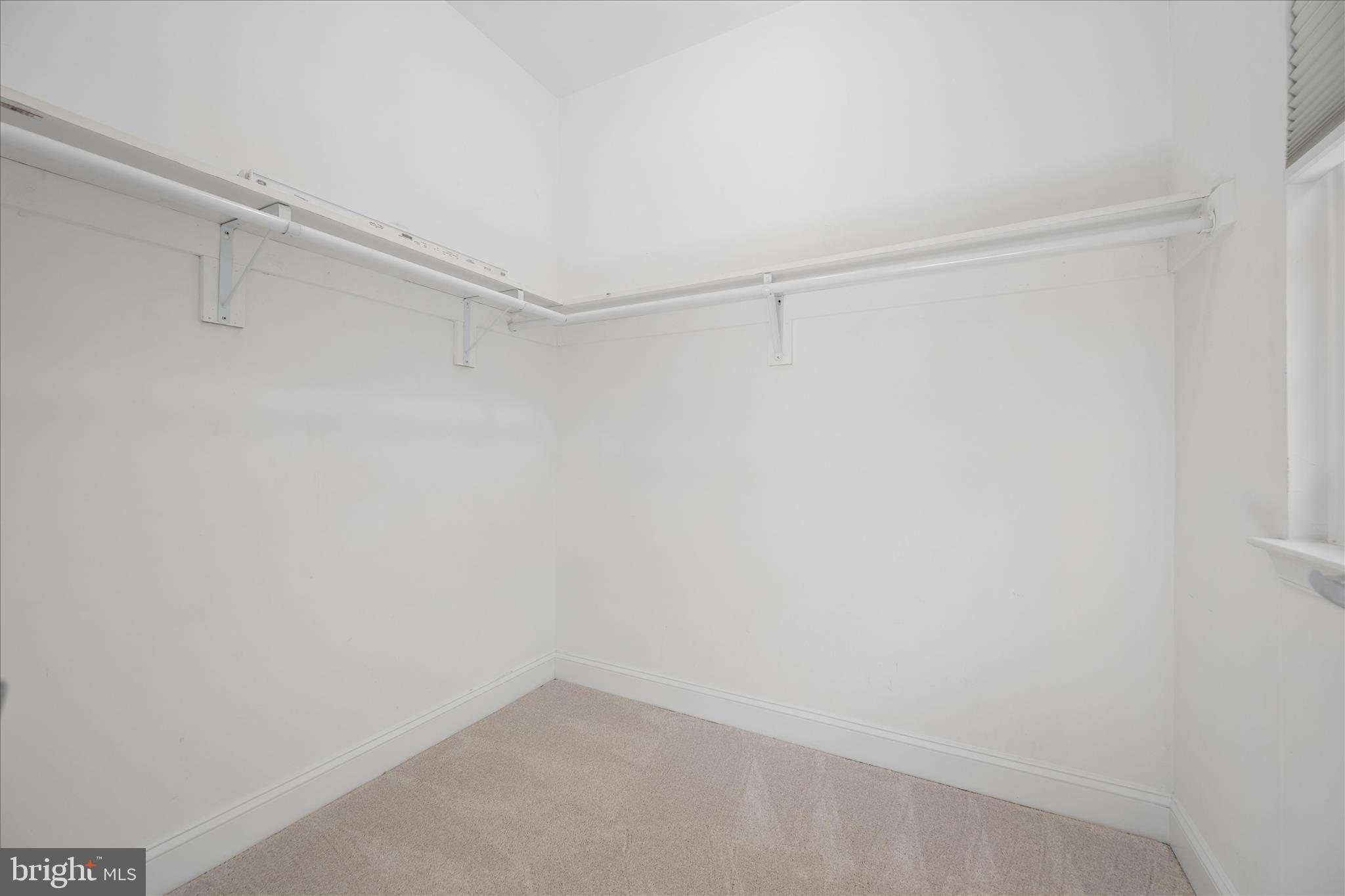 123 Bucksfield Road, Unit 123 Gaithersburg, MD 20878 - Photo 19 of 49 Walk in Closet