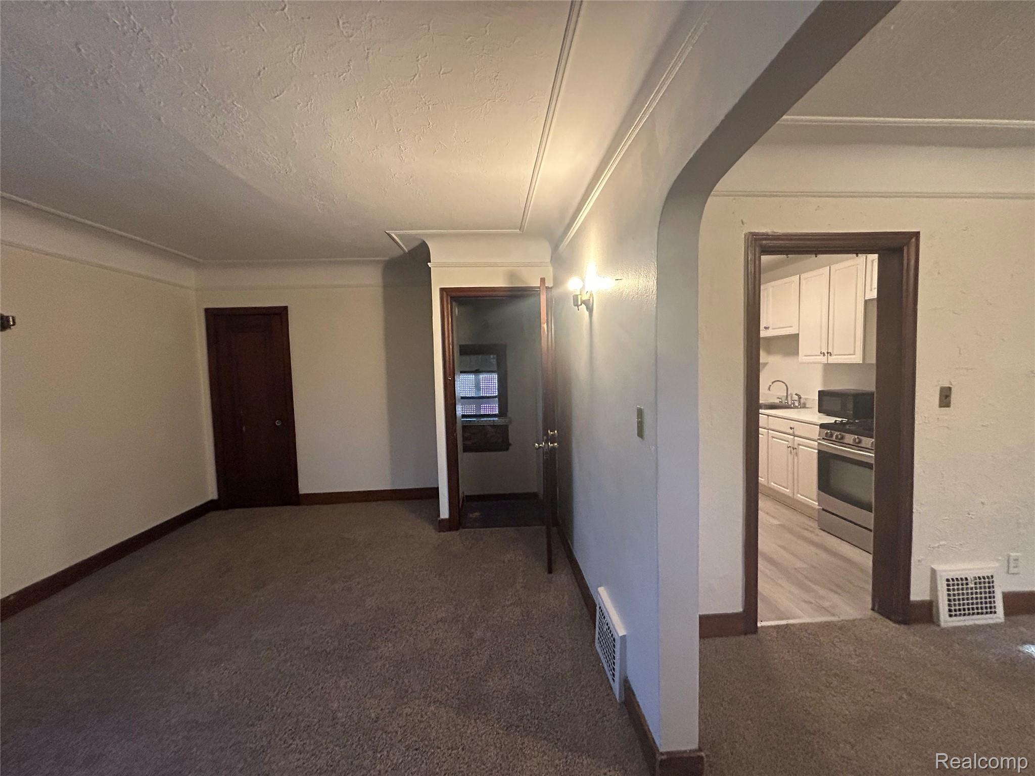 4401 Buckingham Detroit, MI 48224 - Photo 28 of 41 Living Rm - upper