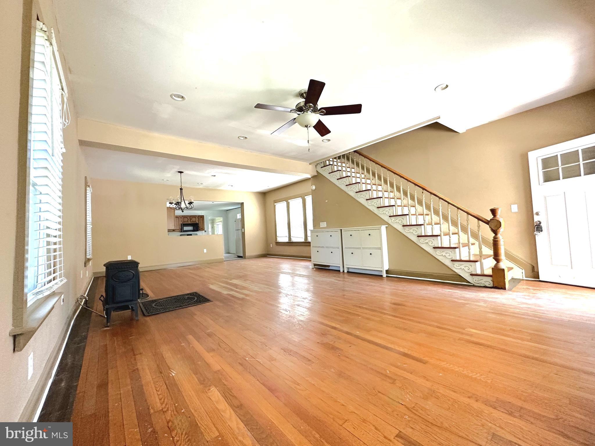 206 Maple Avenue Ridgely, MD 21660 - Photo 4 of 19 Living room