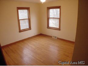 3148 East Enos Avenue Springfield, IL 62702 - Photo 3 of 7