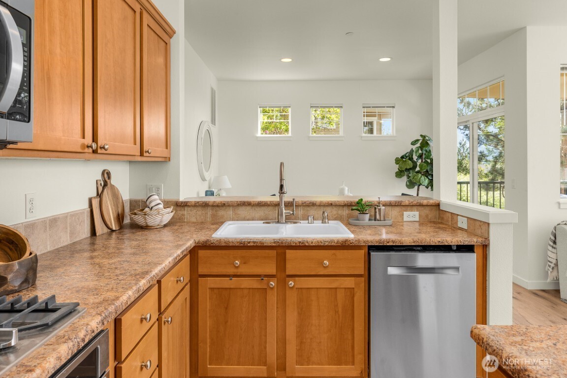 1877 16th Lane Northeast Issaquah, WA 98029 - Photo 15 of 26