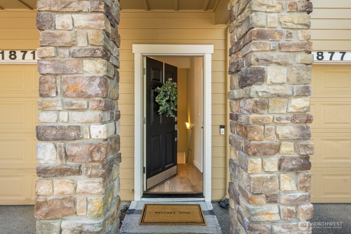 1877 16th Lane Northeast Issaquah, WA 98029 - Photo 3 of 26