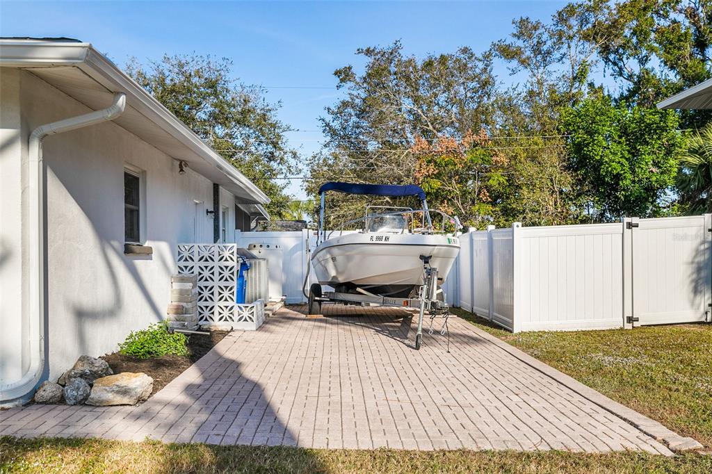 354 Burke Road Venice, FL 34293 - Photo 3 of 34 a backyard of a house with table and chairs