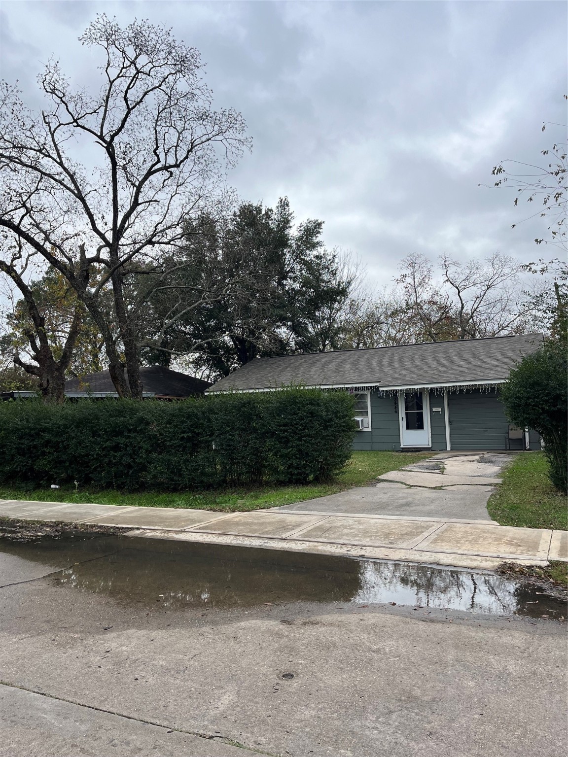 3446 Bacon Street Houston, TX 77021 - Photo 2 of 10 Front of the house on a quiet street yet surrounded by lots of new constructions.