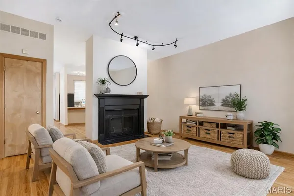 $269,900 | 2234 Hickory Street, St. Louis, MO 63104