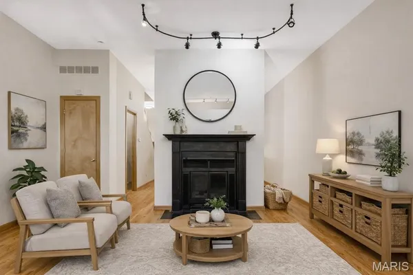 $269,900 | 2234 Hickory Street, St. Louis, MO 63104