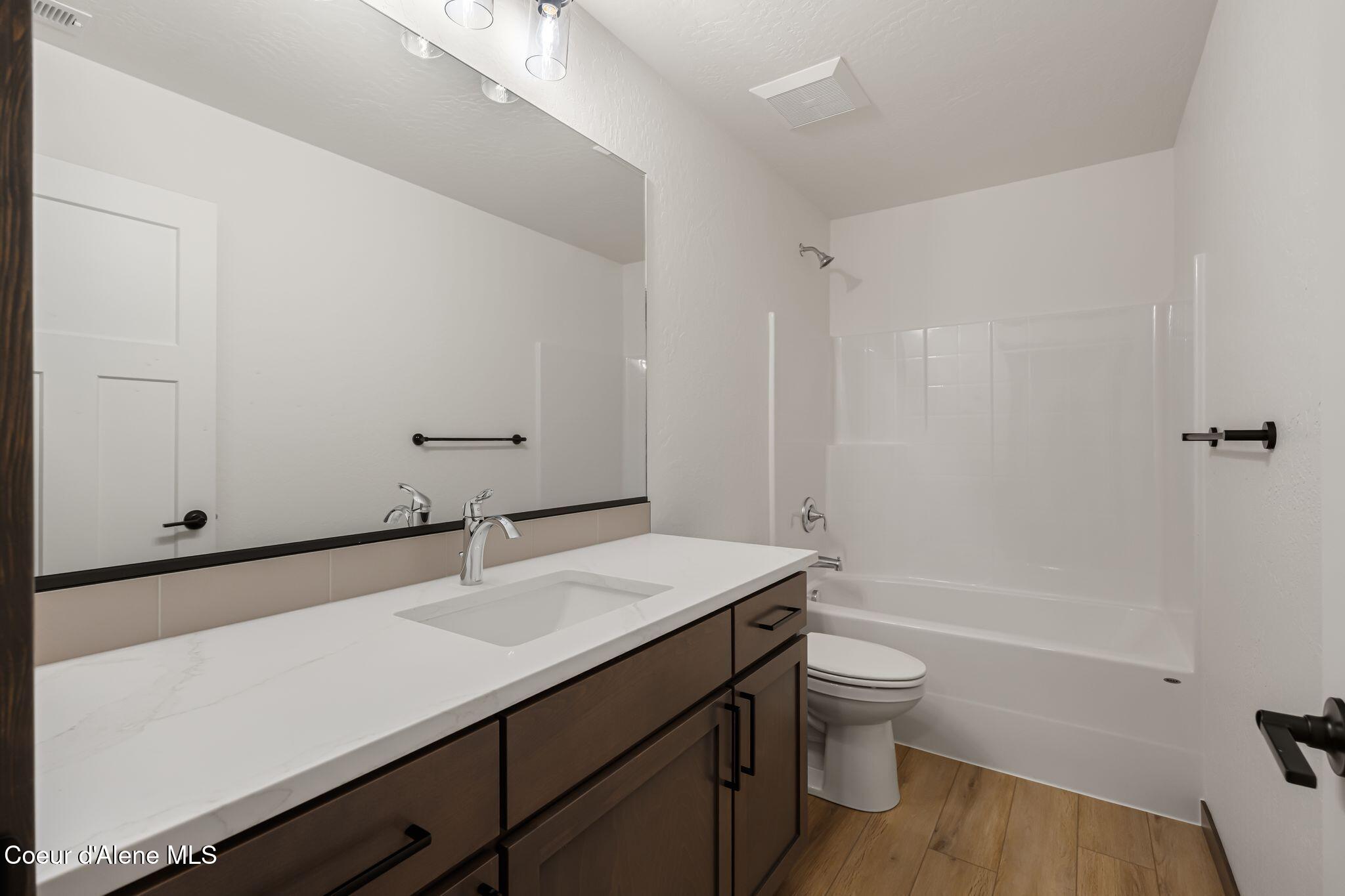 2212 Maverick Court Sandpoint, ID 83864 - Photo 15 of 31 16_A7408278