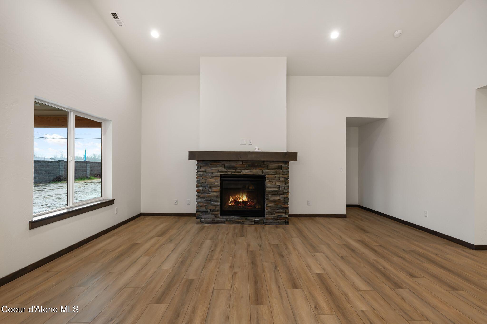 2212 Maverick Court Sandpoint, ID 83864 - Photo 4 of 31 4_A7408338