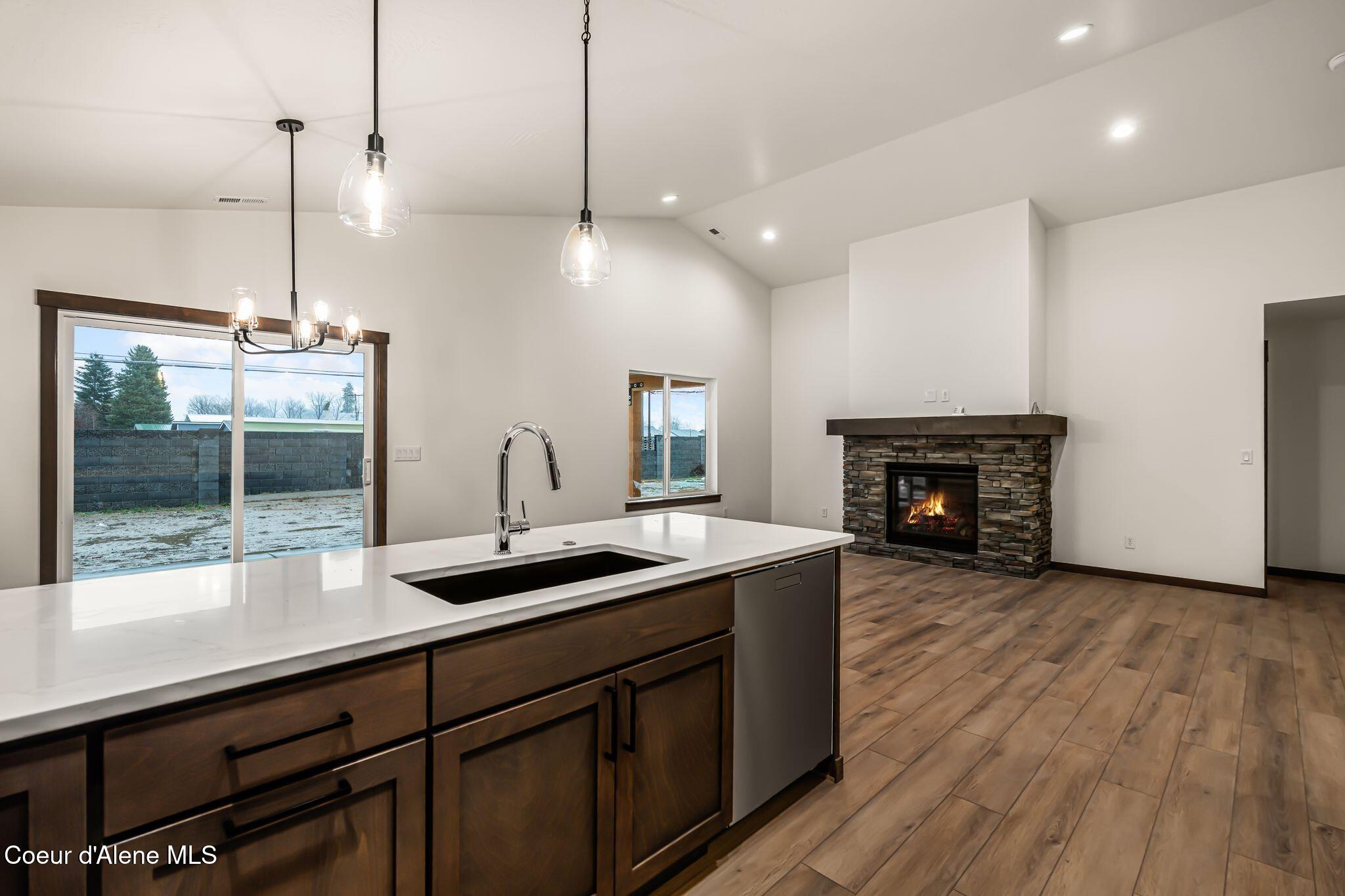 2212 Maverick Court Sandpoint, ID 83864 - Photo 5 of 31 5_A7408318