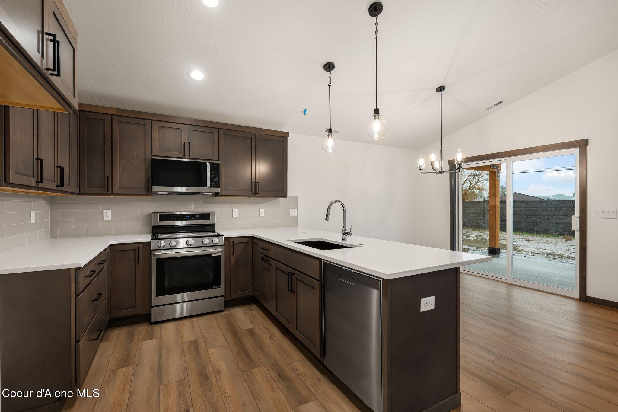 2212 Maverick Court Sandpoint, ID 83864 - Photo 8 of 31 8_A7408323