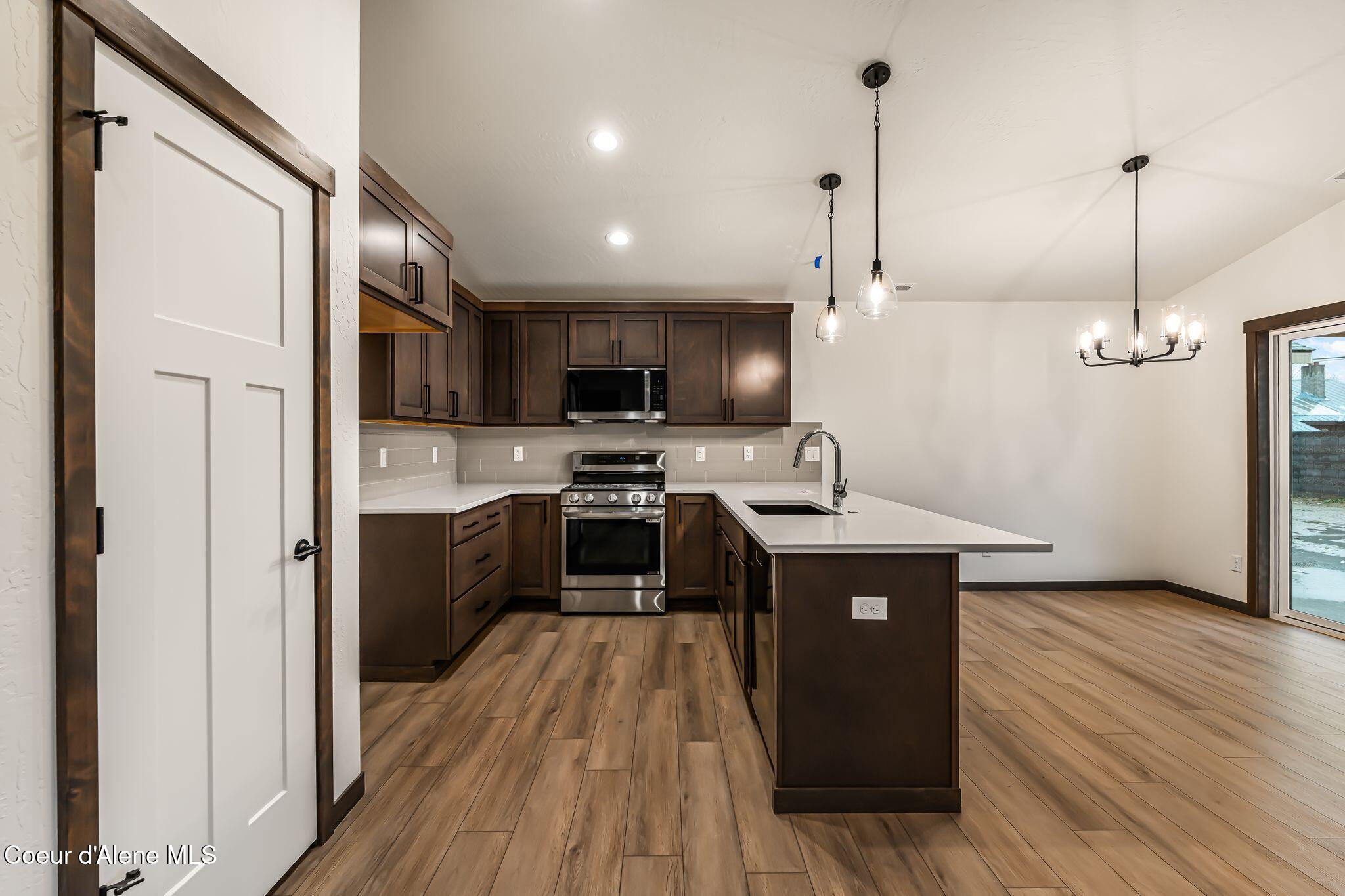 2212 Maverick Court Sandpoint, ID 83864 - Photo 10 of 31 10_A7408313