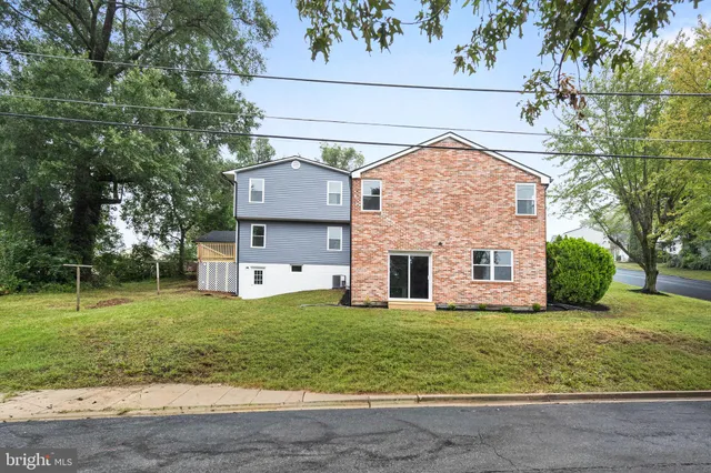 a view of house with yard