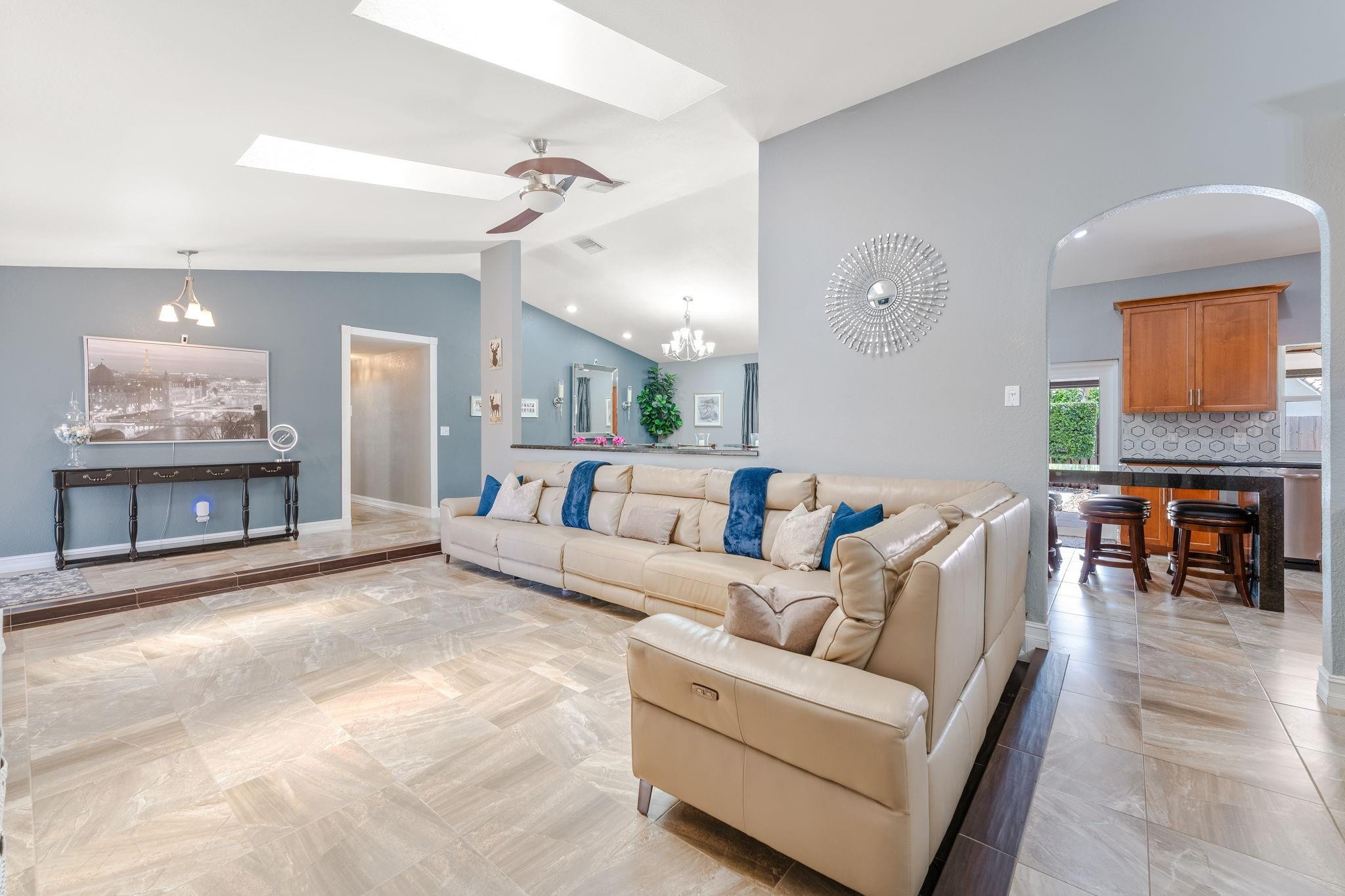 15541 South Roundtable Road Davie, FL 33331 - Photo 2 of 16 Photo 2