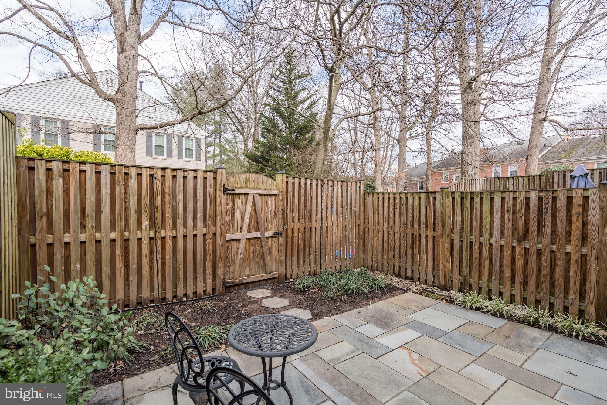 2444 Alsop Court Reston, VA 20191 - Photo 25 of 27 PRIVATE BACKYARD