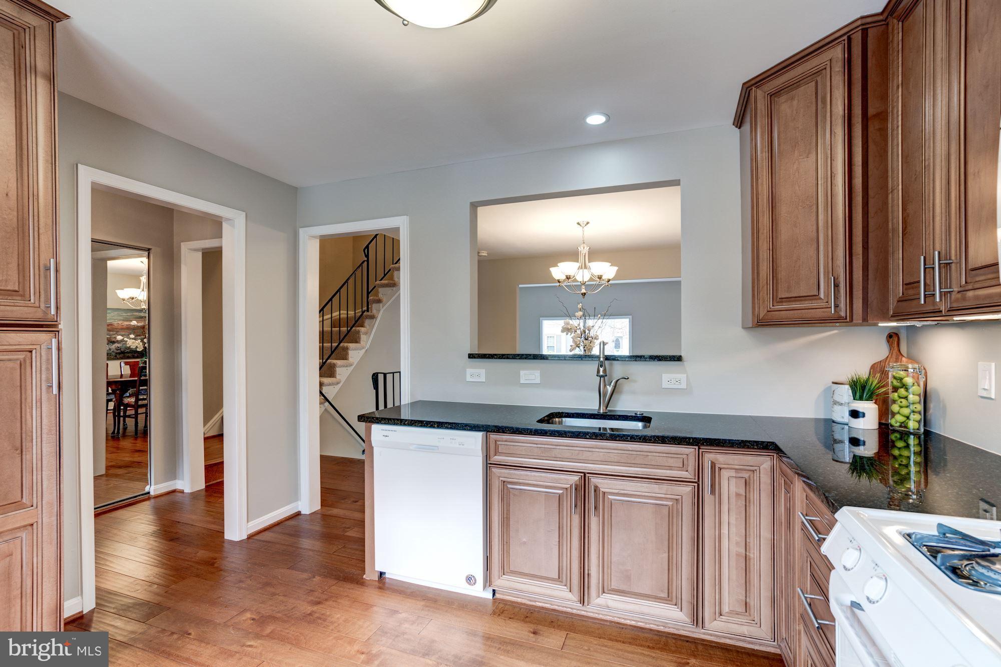 2444 Alsop Court Reston, VA 20191 - Photo 6 of 27 KITCHEN