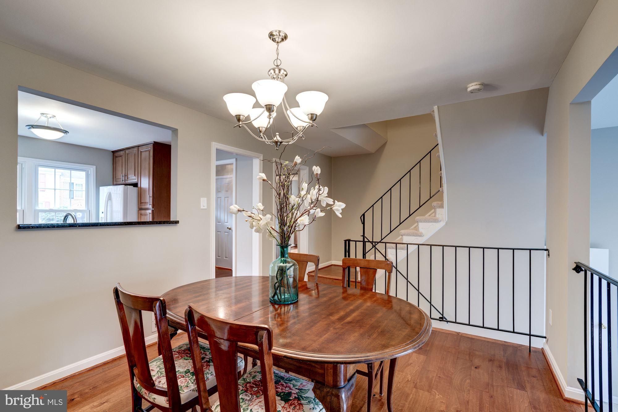 2444 Alsop Court Reston, VA 20191 - Photo 8 of 27 DINING ROOM