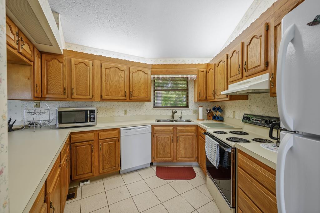 881 Lloyd Huskey Road Pigeon Forge, TN 37863 - Photo 8 of 27