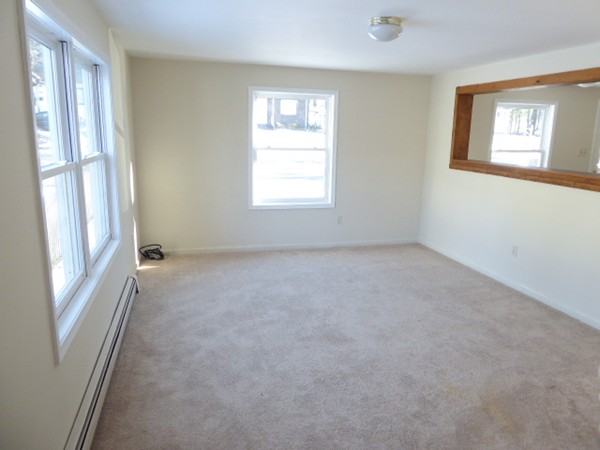 276 Harkness Avenue Springfield, MA 01118 - Photo 3 of 11