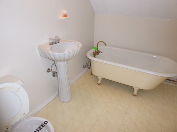 276 Harkness Avenue Springfield, MA 01118 - Photo 8 of 11