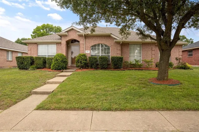 $315,000 | 141 Buffalo Creek Drive, DeSoto, TX 75115