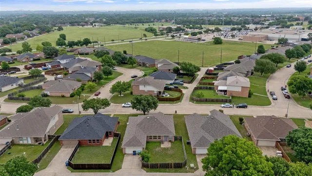 $315,000 | 141 Buffalo Creek Drive, DeSoto, TX 75115