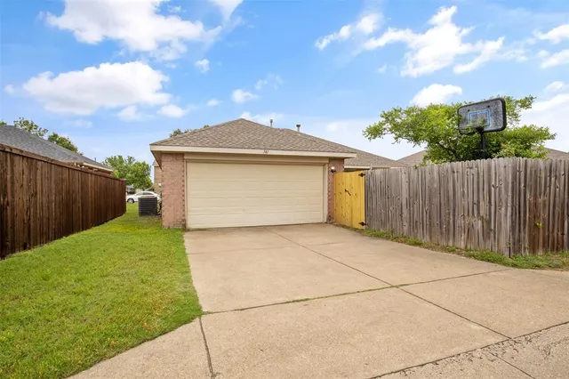 $315,000 | 141 Buffalo Creek Drive, DeSoto, TX 75115